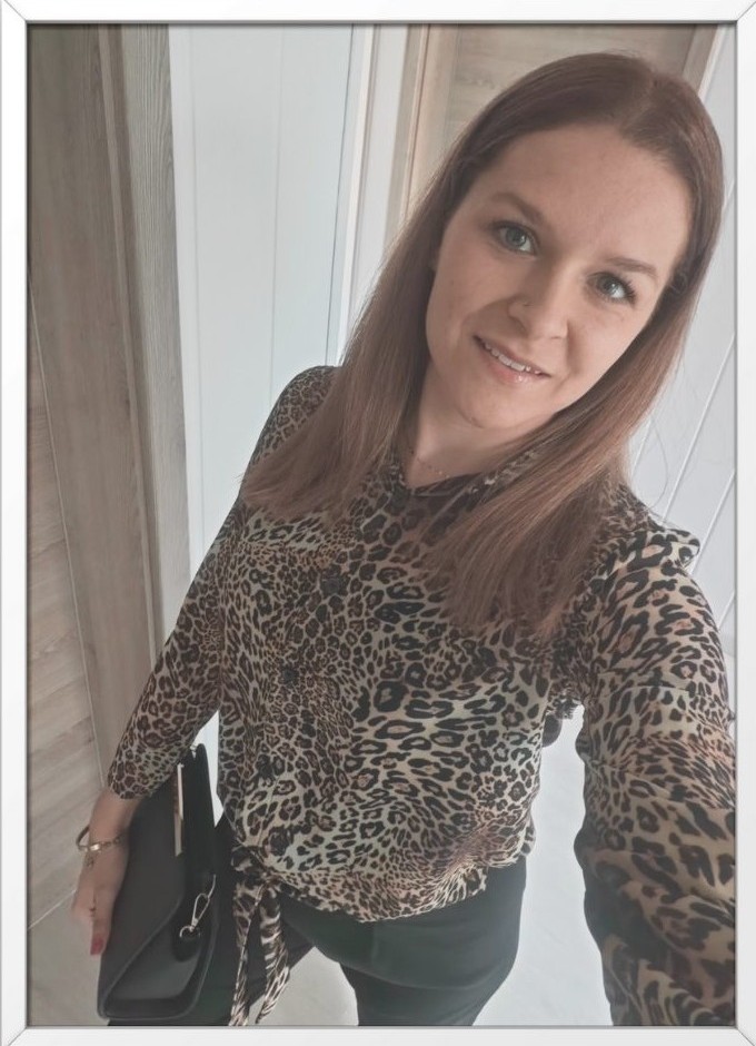 Kozmetičarka Anja pri delu